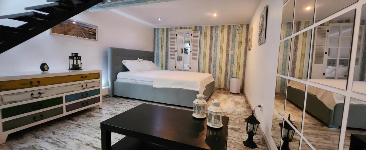 Morii Lake Pool Villa Bukarest Eksteriør billede