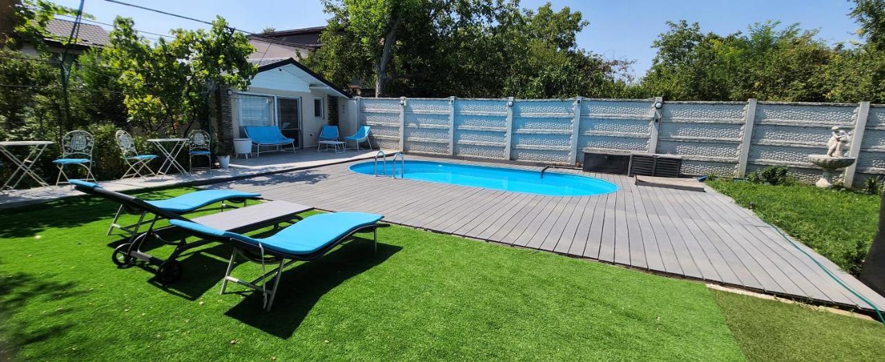 Morii Lake Pool Villa Bukarest Eksteriør billede